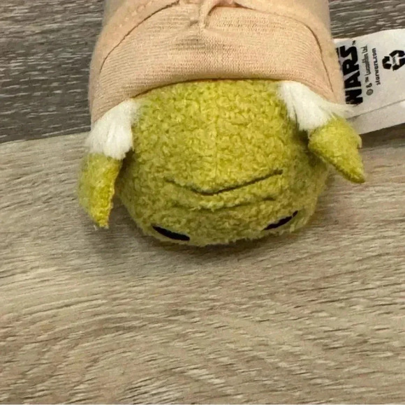 Disney Store Tsum Tsum Yoda Jedi Master Star Wars 3.5" Stackable Mini Plush - Picture 4 of 11